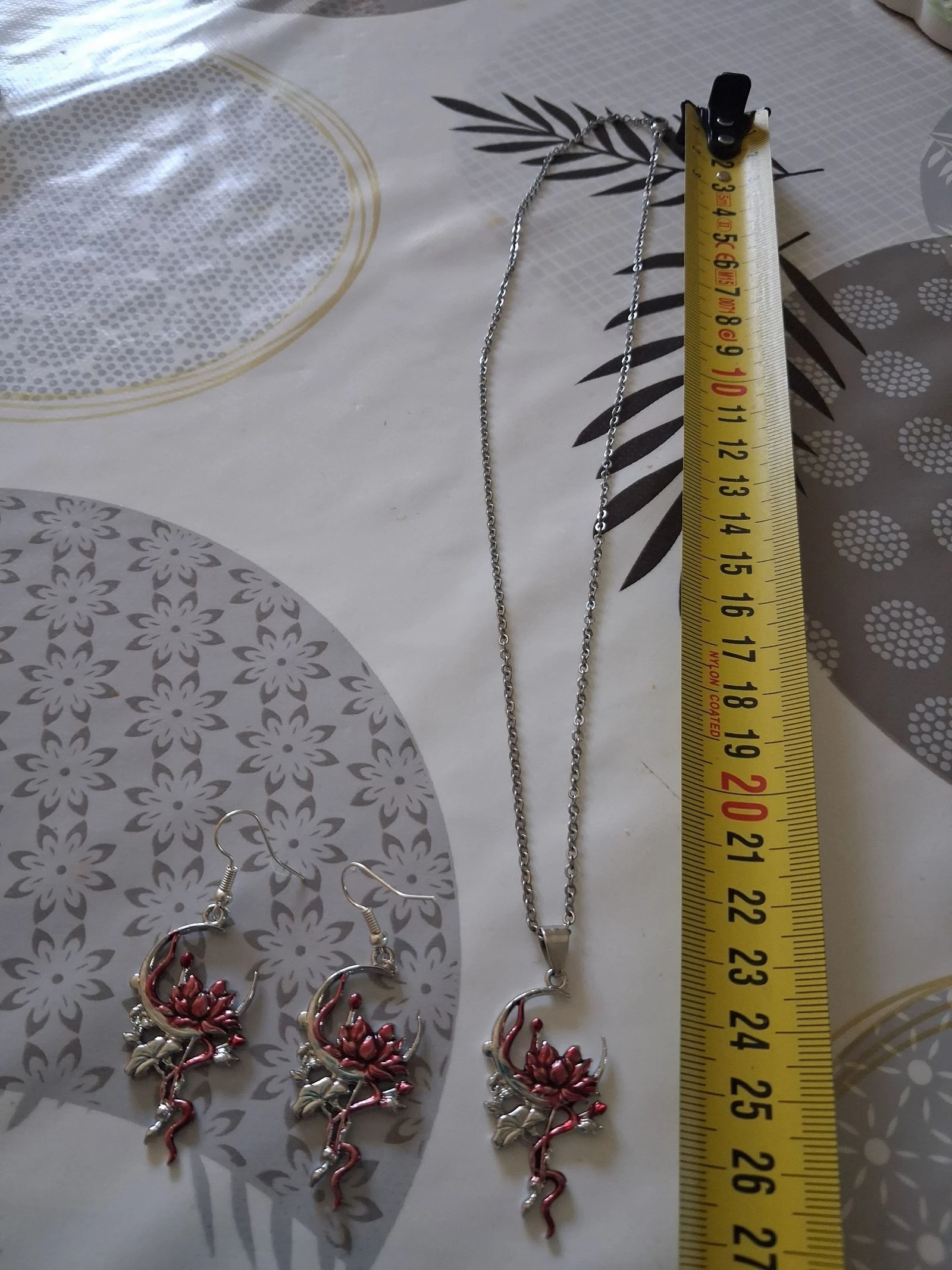 Sieradenset: ketting met hanger en bloemvormige oorhangen – photo 3